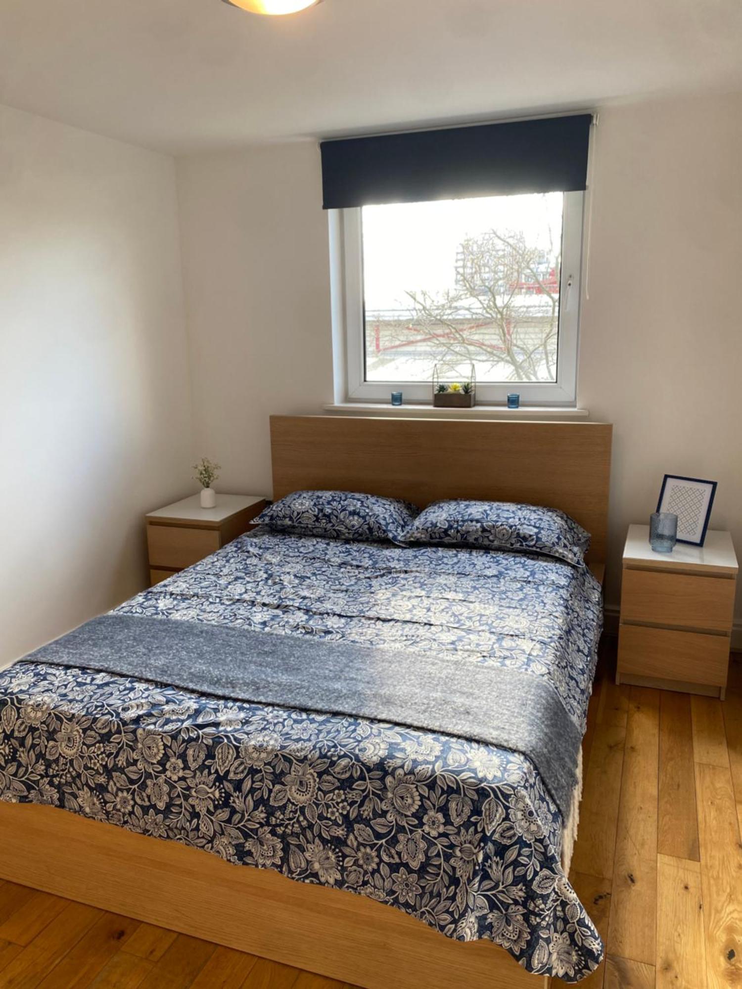 2 Bedroom Flat In Riverside West Лондон Экстерьер фото
